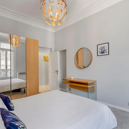 4 Bedroom Opposite The Eiffel Tower Apartment Paris