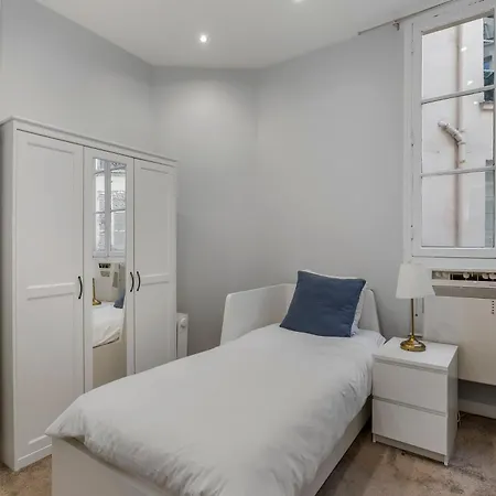 Apartment 4 Bedroom Opposite The Eiffel Tower Paris