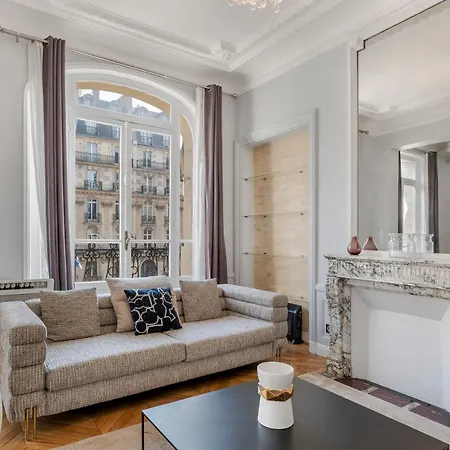 4 Bedroom Opposite The Eiffel Tower Paris