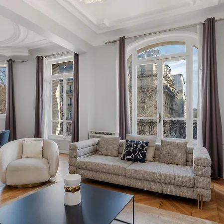 4 Bedroom Opposite The Eiffel Tower *