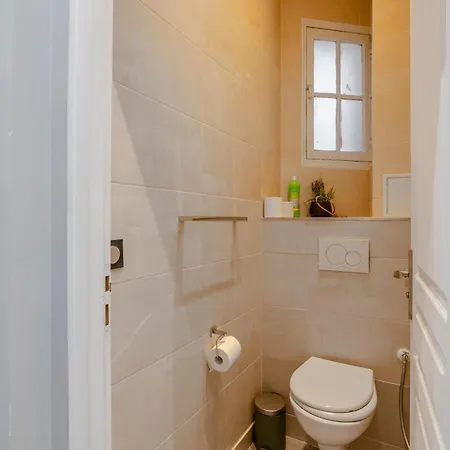 4 Bedroom Opposite The Eiffel Tower Appartamento *
