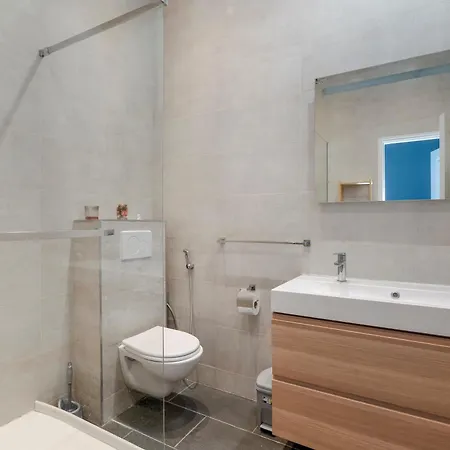 Apartment 4 Bedroom Opposite The Eiffel Tower