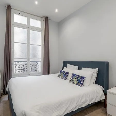 4 Bedroom Opposite The Eiffel Tower * Paris