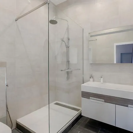 4 Bedroom Opposite The Eiffel Tower Paris