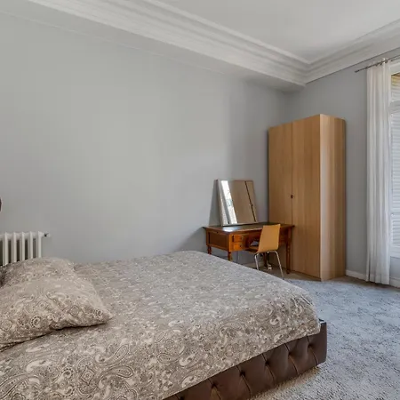 Apartment 4 Bedroom Opposite The Eiffel Tower