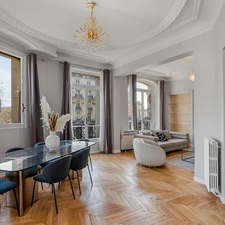 4 Bedroom Opposite The Eiffel Tower Paris
