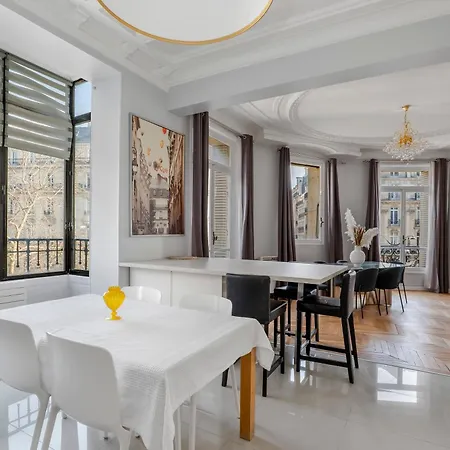 4 Bedroom Opposite The Eiffel Tower Apartment Paris