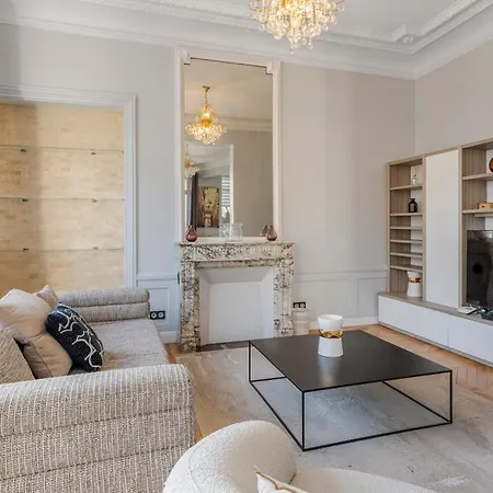 4 Bedroom Opposite The Eiffel Tower